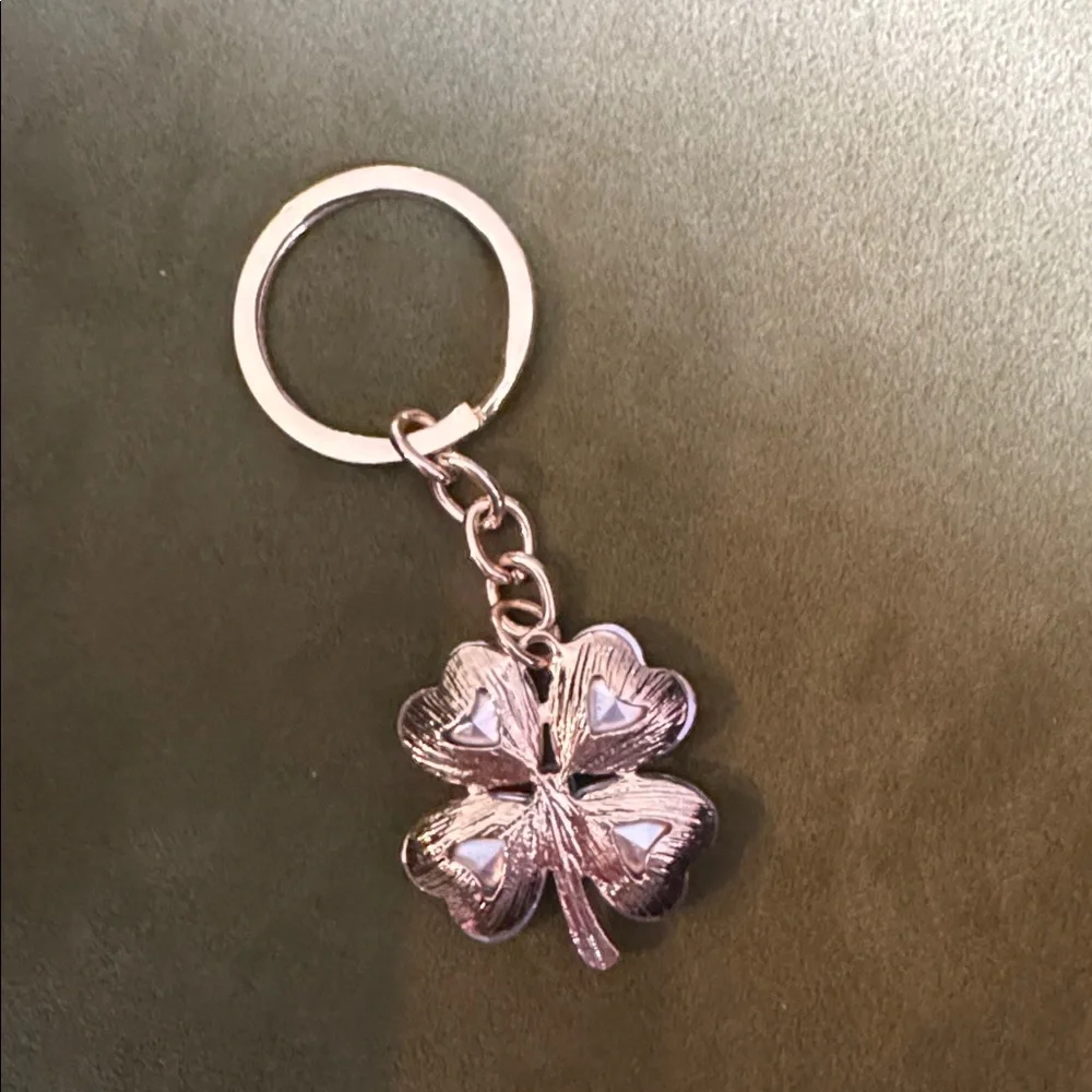 Crystal Four Leaf Clover Shamrock Keychain